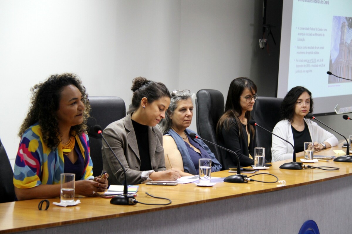 panel of women at the event at the CNPq headquarters